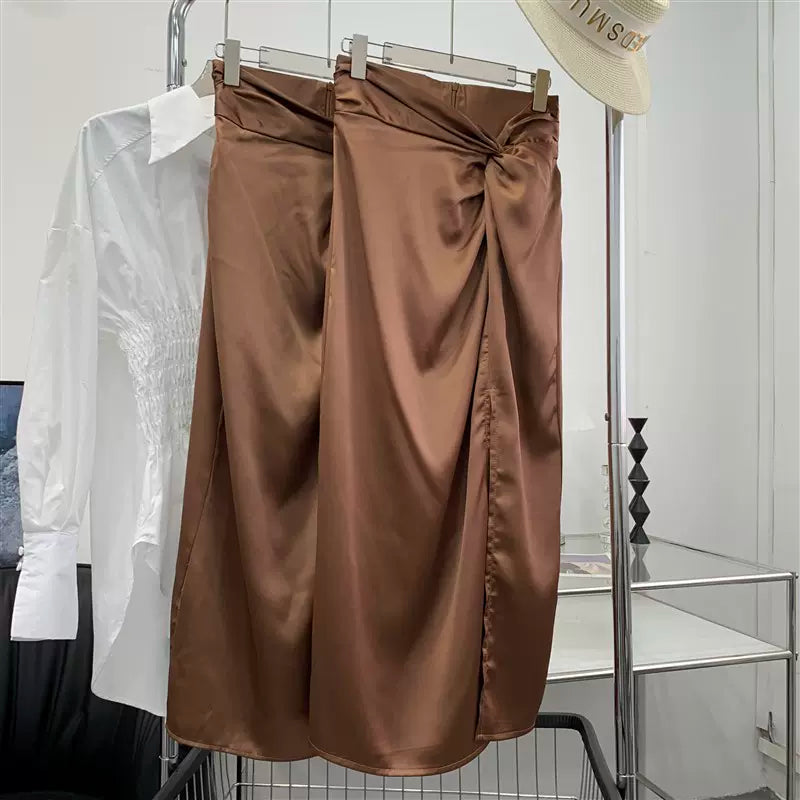 Chic satin slit skirt